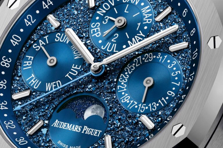 ЗВЕЗДНЫЕ ROYAL OAK С ВЕЧНЫМ КАЛЕНДАРЕМ