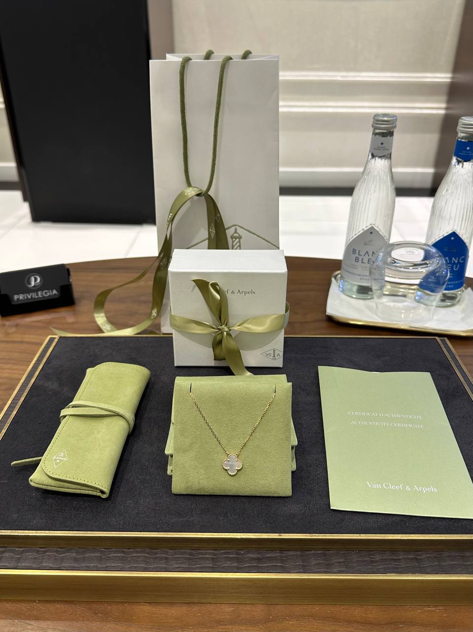 Подвеска Van Cleef & Arpels Vintage Alhambra