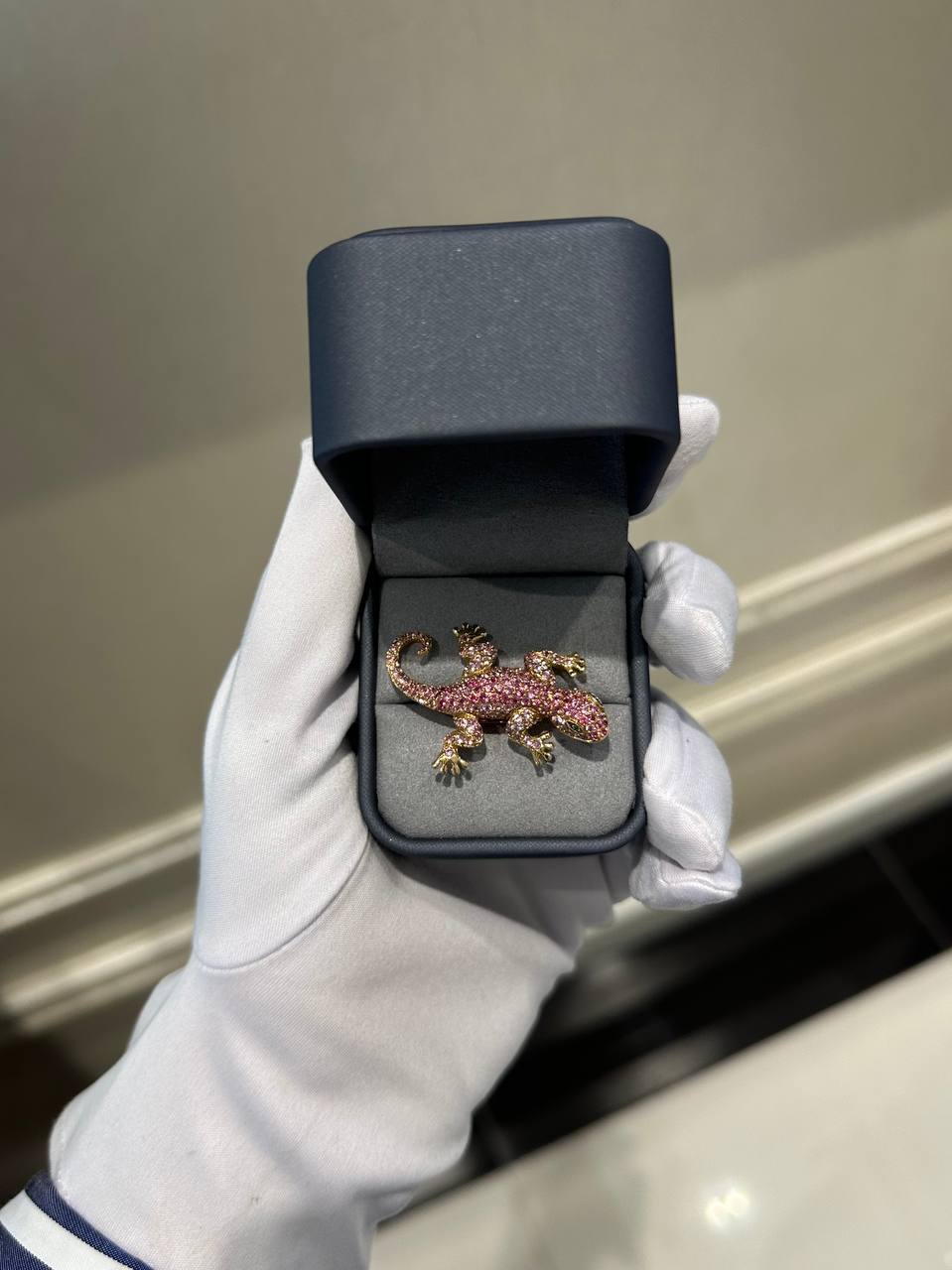 Кулон с розовыми сапфирами "ящерица" 2,75 ct.