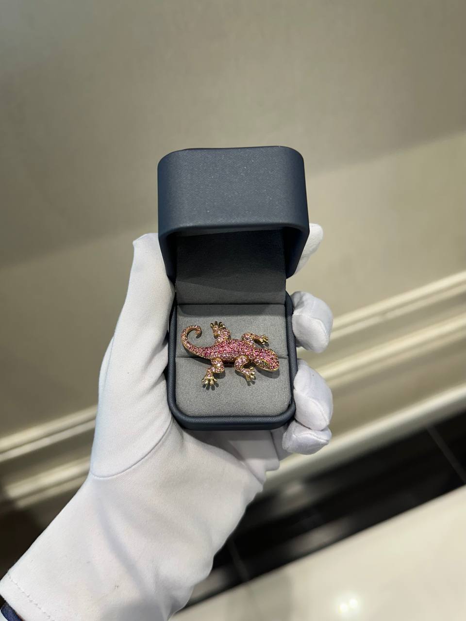 Кулон с розовыми сапфирами "ящерица" 2,75 ct.