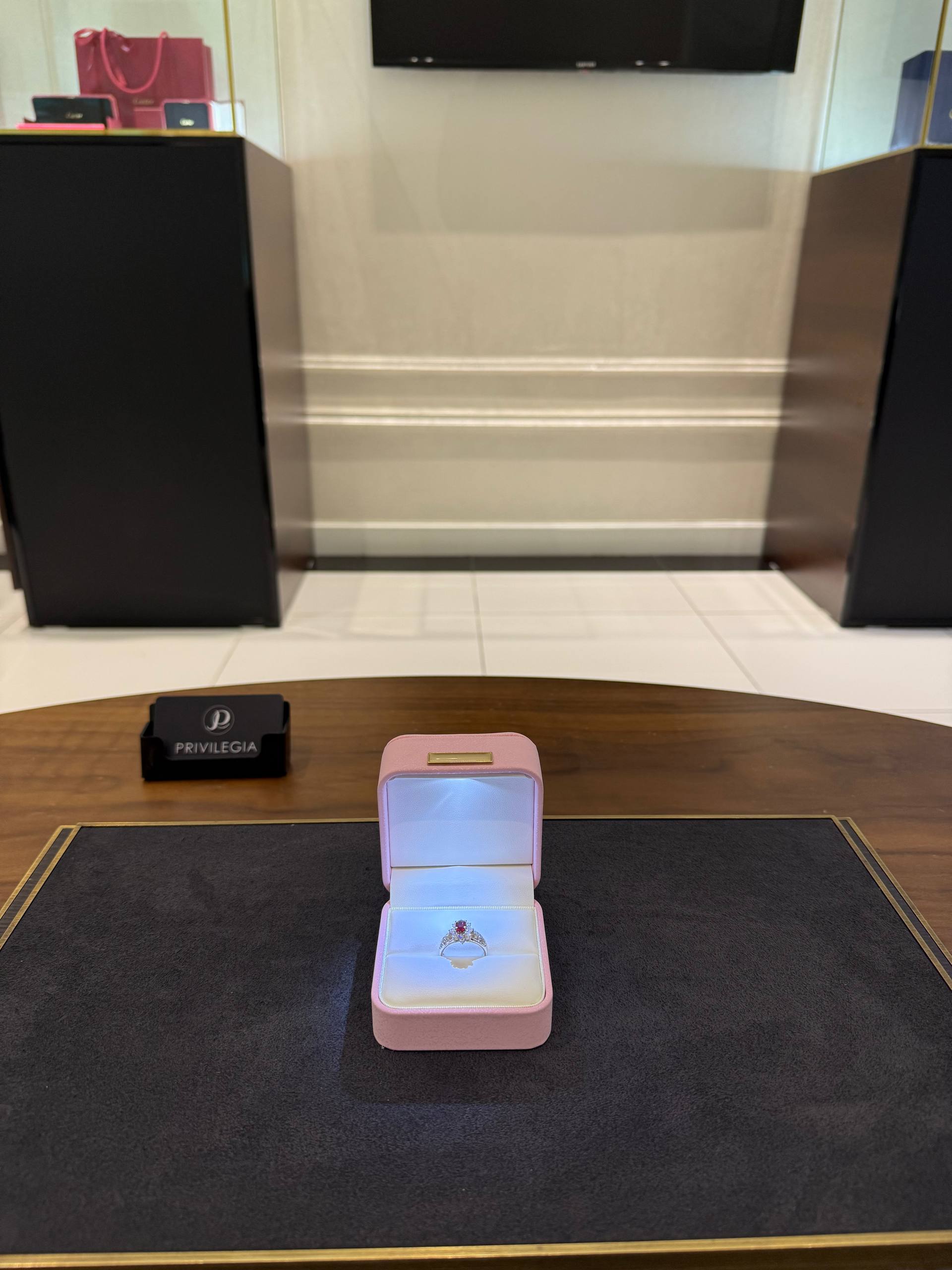 Кольцо с шпинелью и бриллиантами