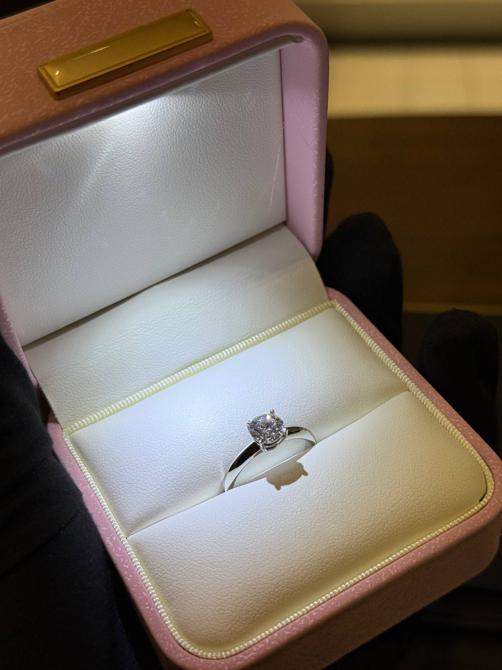 КОЛЬЦО С БРИЛЛИАНТОМ 1,01 CT