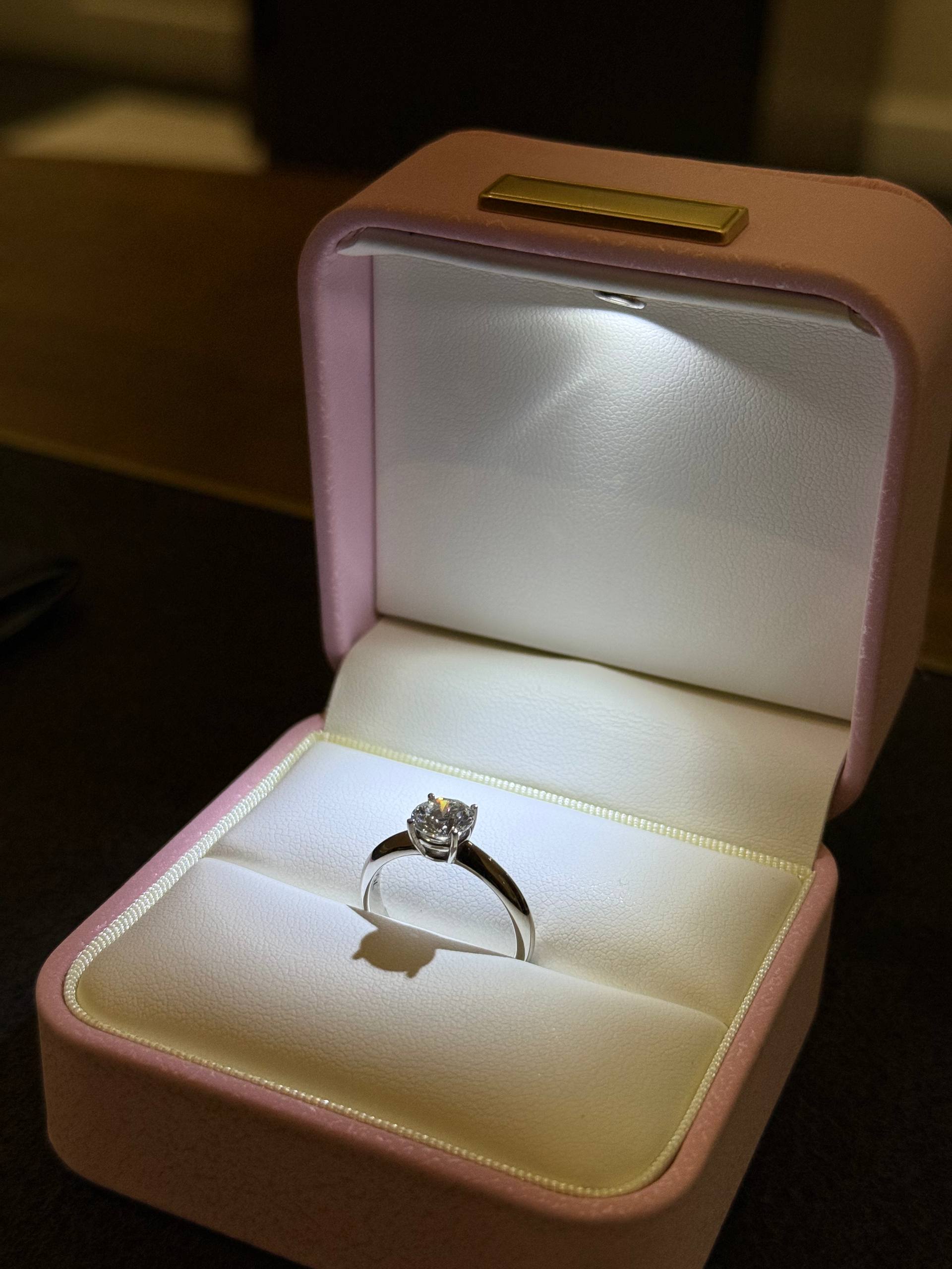 Кольцо с бриллиантом 1,05ct