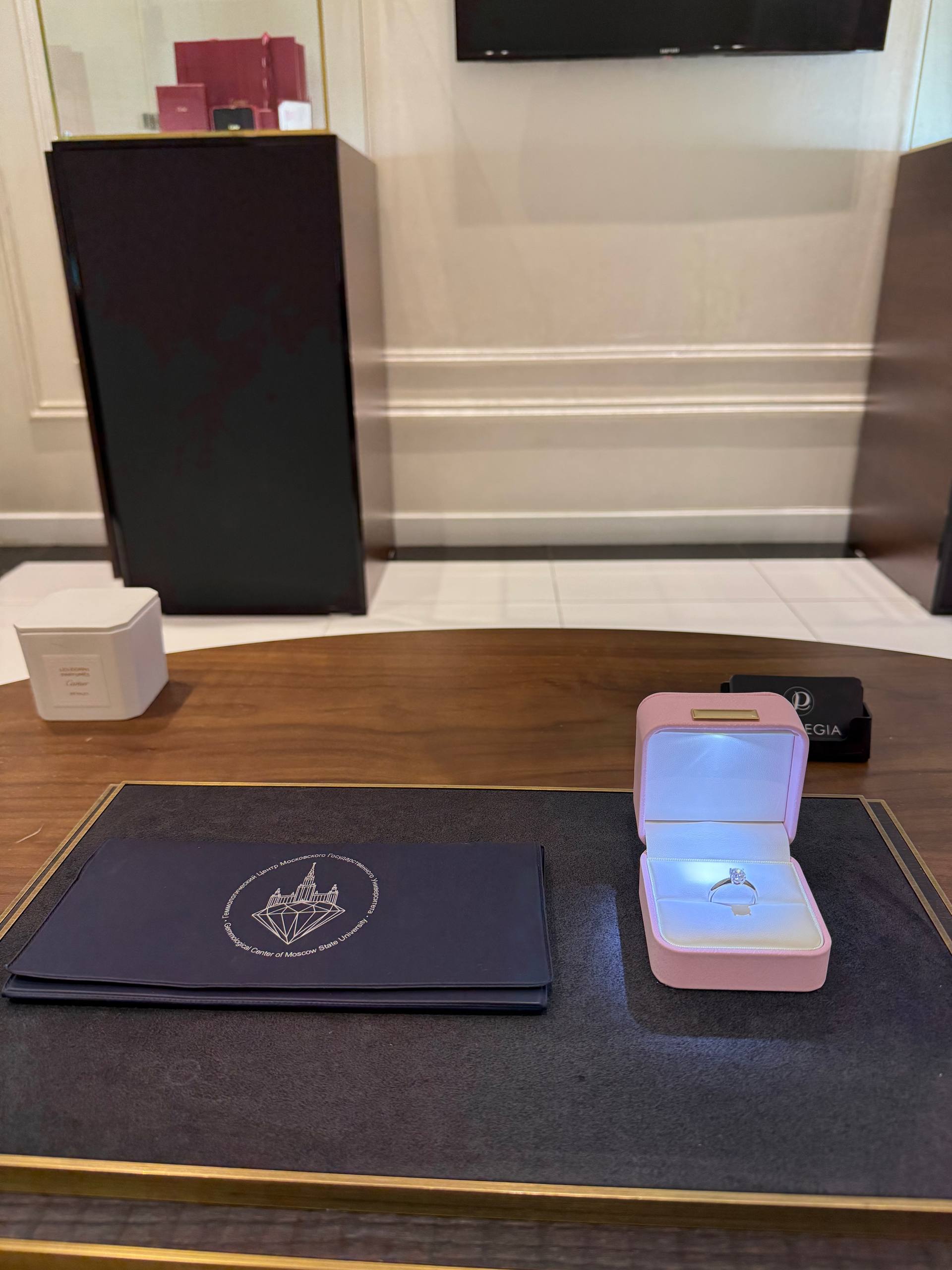 Кольцо с бриллиантом 1,05ct