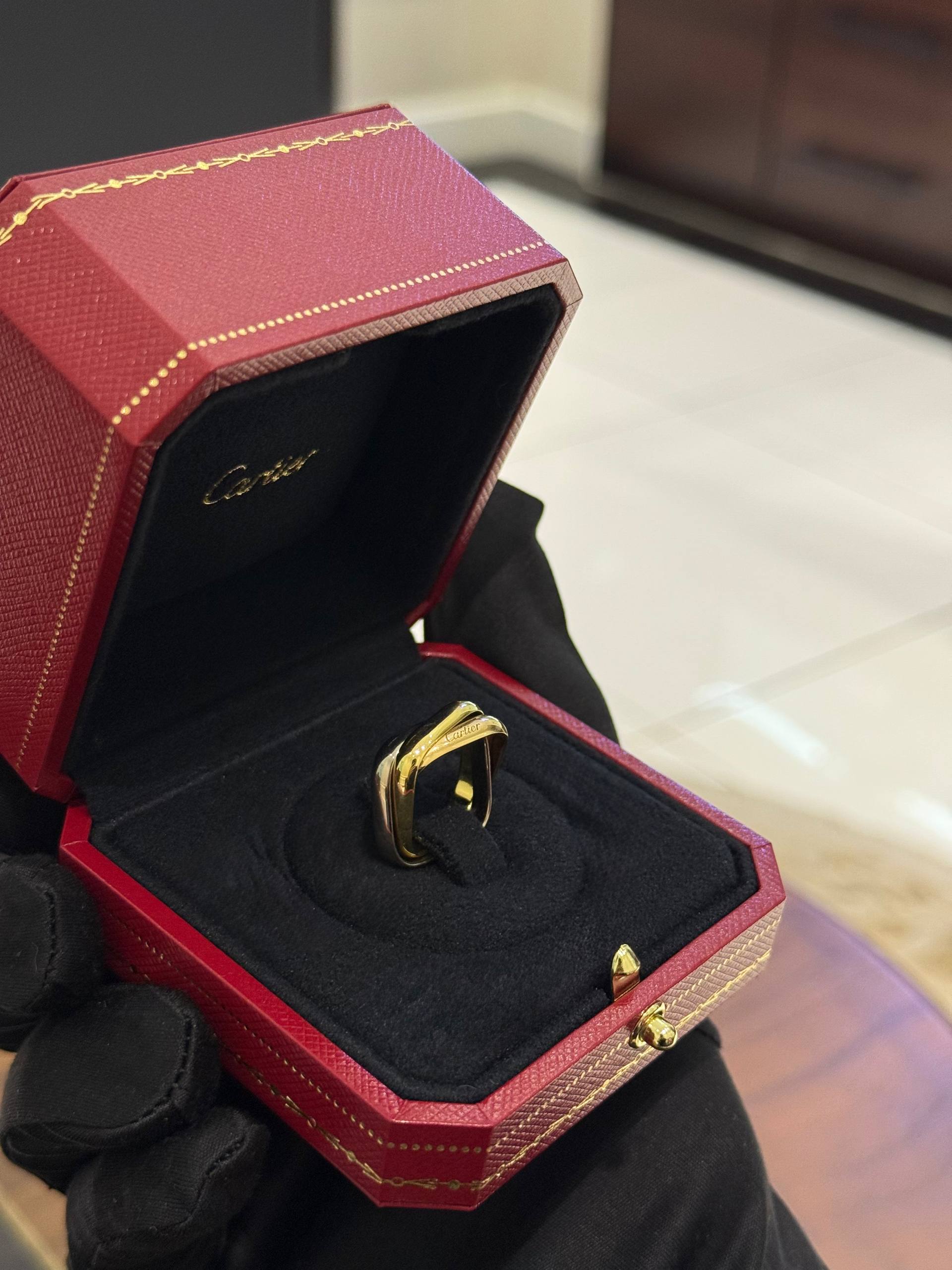 КОЛЬЦО TRINITY CUSHION-SHAPED CLASSIC MODEL