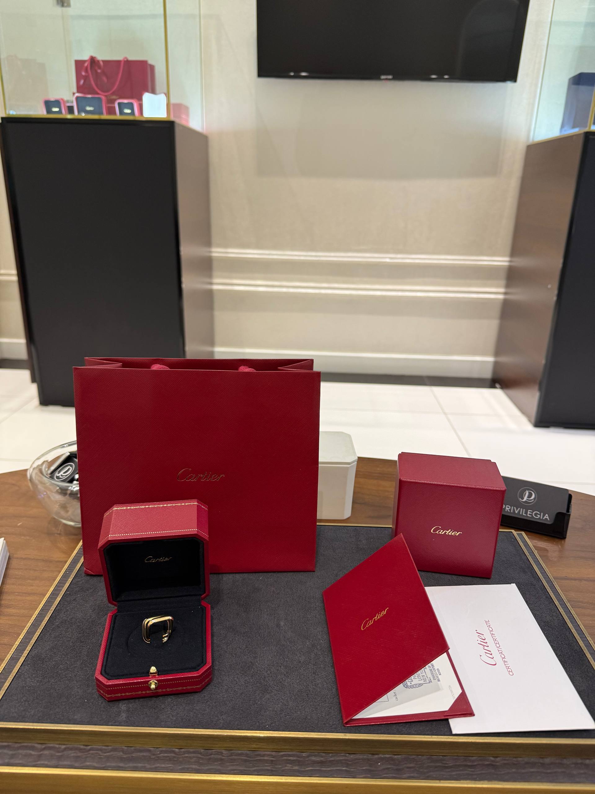 КОЛЬЦО TRINITY CUSHION-SHAPED CLASSIC MODEL