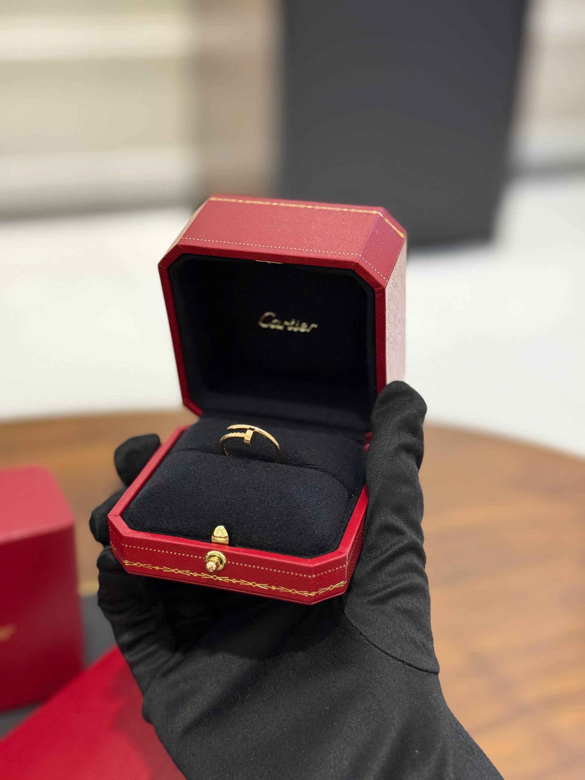 КОЛЬЦО CARTIER JUSTE UN CLOU SMALL MODEL