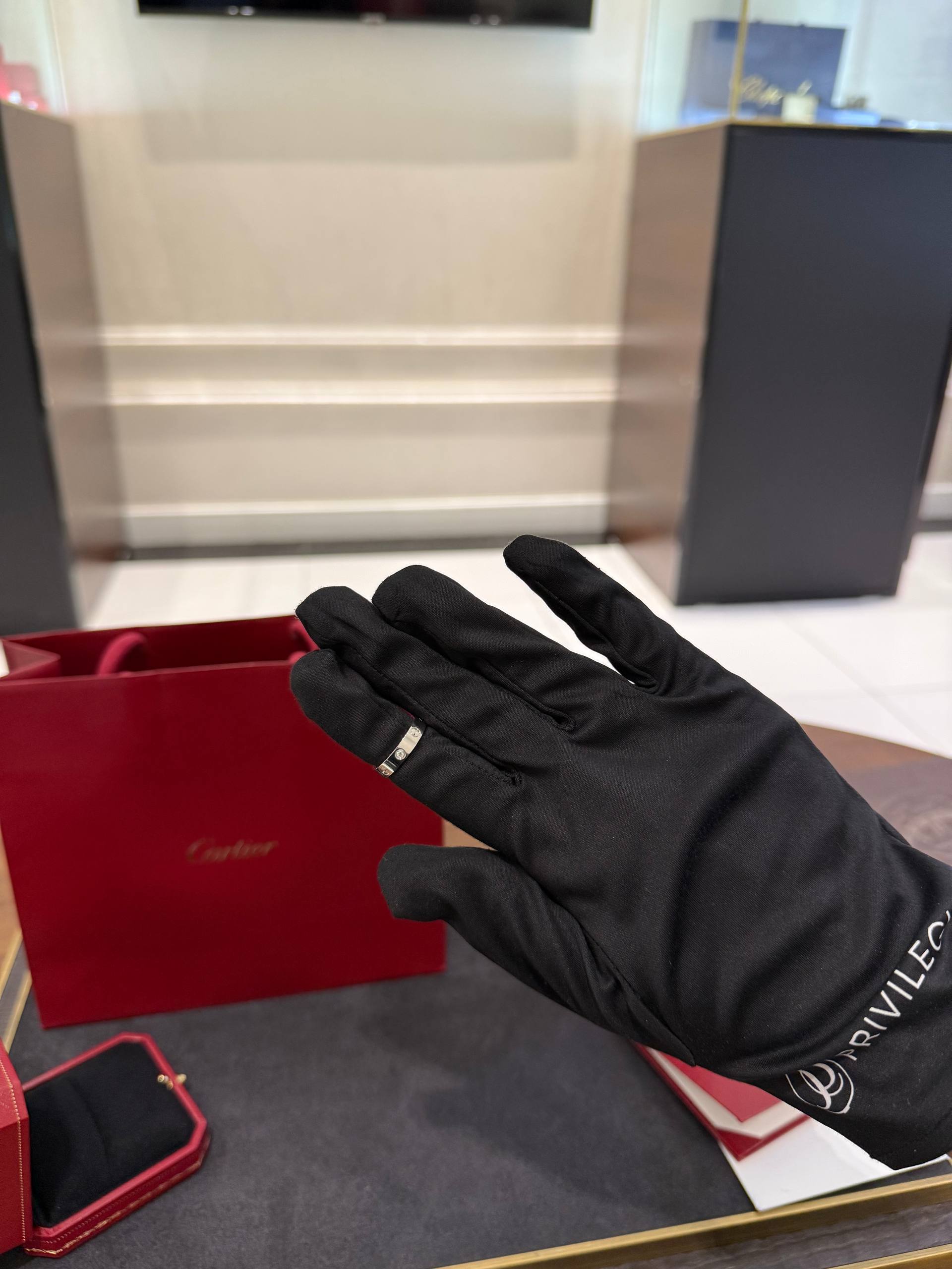 Кольцо c бриллиантом Cartier Love SMALL MODEL