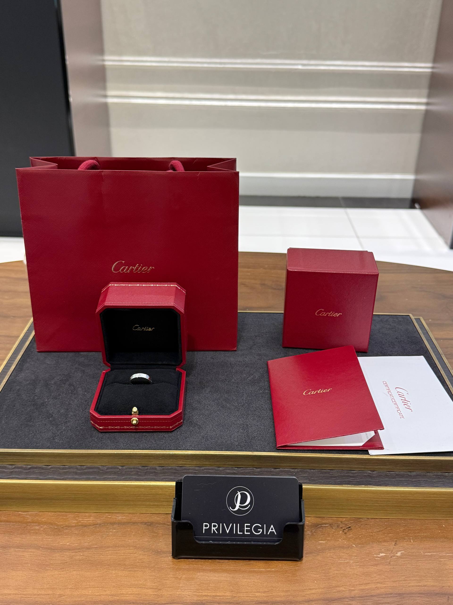 Кольцо c бриллиантом Cartier Love SMALL MODEL