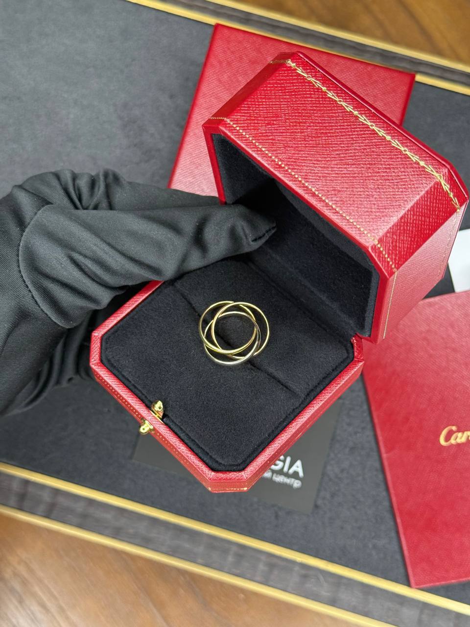 Кольцо Cartier Trinity Small Model